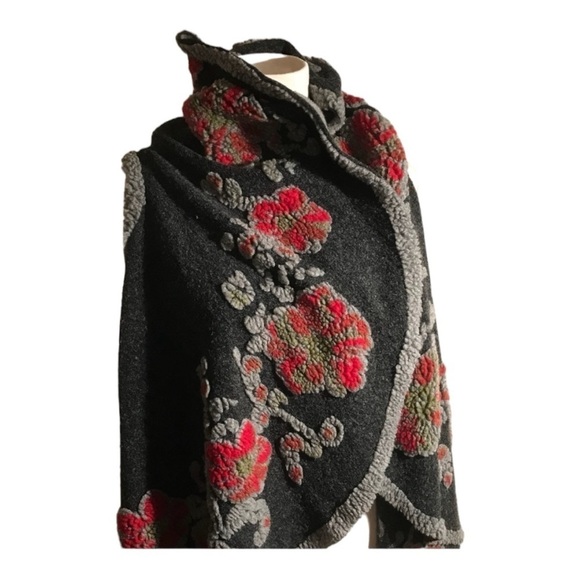 Floral Shawl Collar Sleeveless
Vest Gray Red Sherpa Trim embroidered open front - Picture 10 of 16